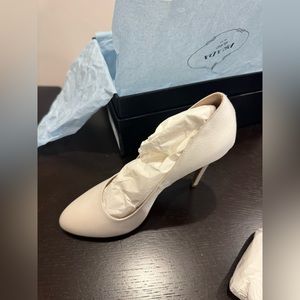 Prada heels size 39 never worn